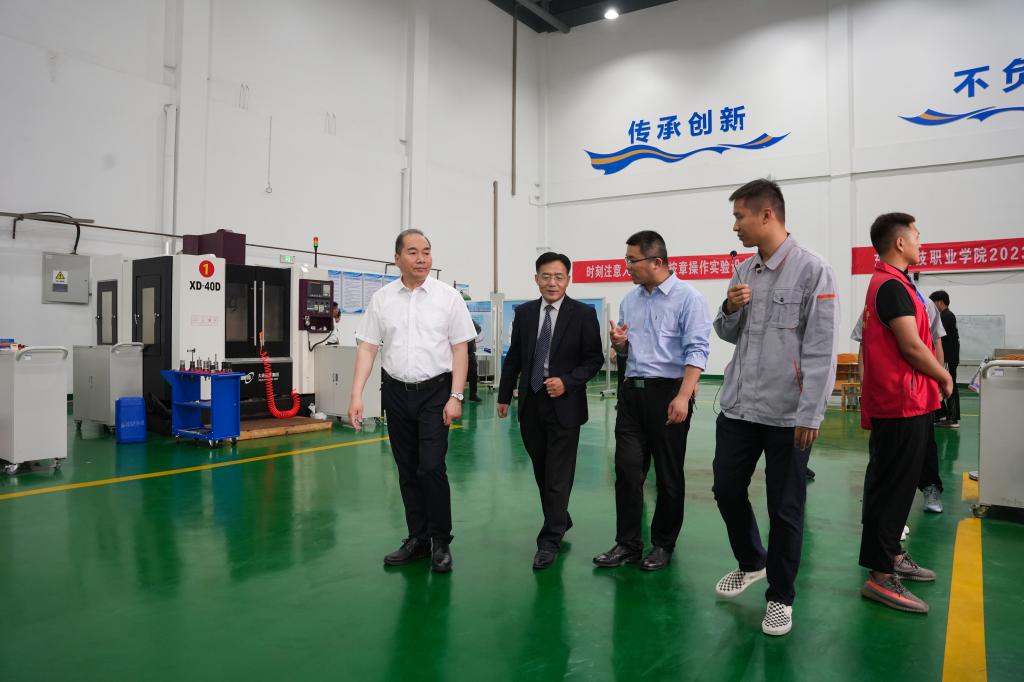 说明: http://www.dykj.edu.cn/__local/0/03/FA/D1E8366956C467D98E4F4DAEB45_9F3DE408_12A45.jpg